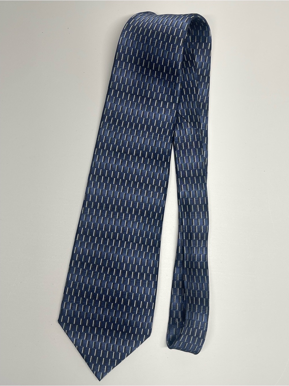 Vintage Puritan Men's Blue Geometric Silk Necktie Stain Resistant 4" Wide Tie - Picture 9 of 9